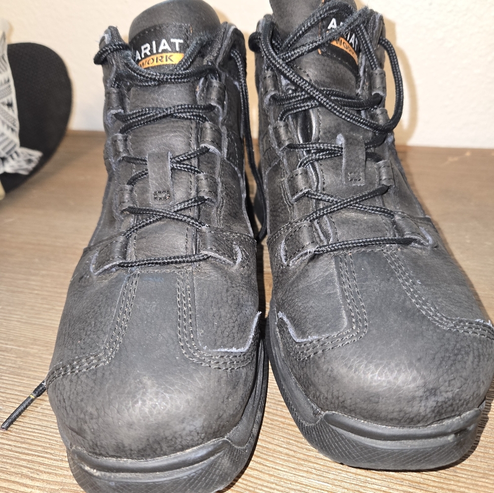 Ariat WoMen's Black Work Shoes Size 7